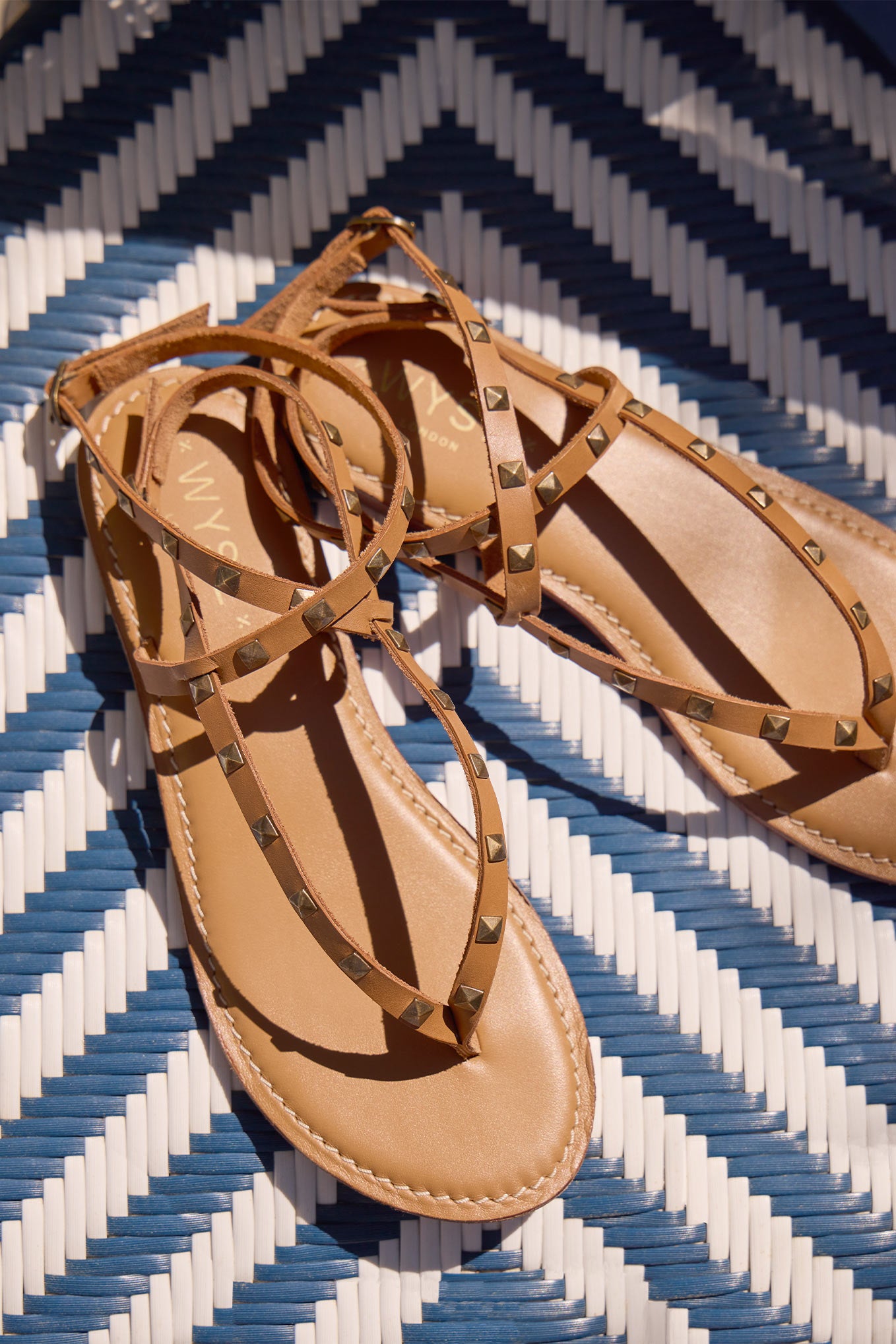 Tan sandals hot sale size 4