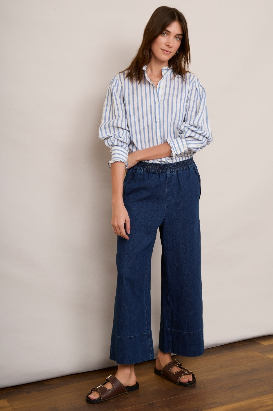 Elle Wide Leg Cropped Jean - Mid Wash