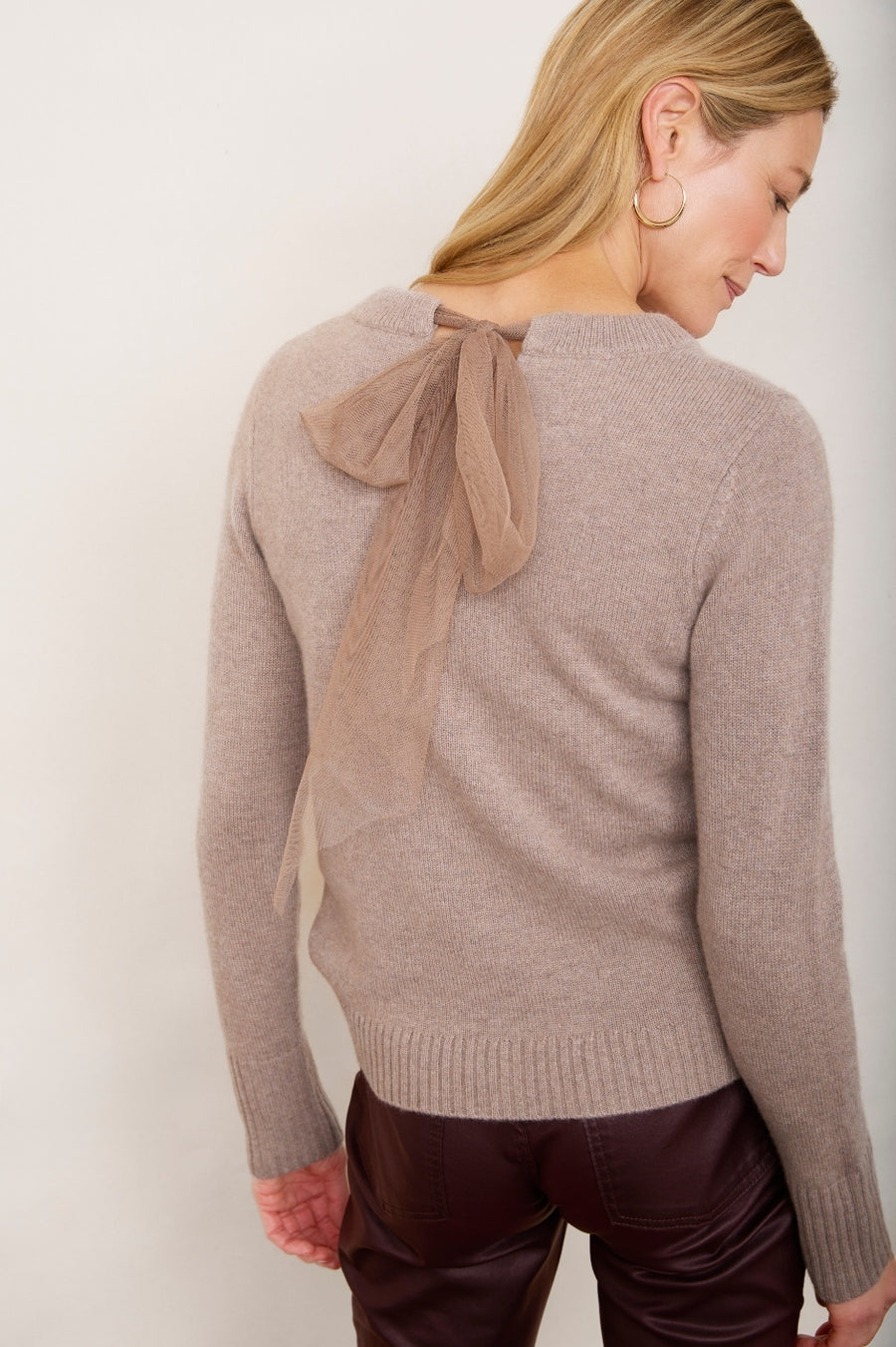 DB X Wyse Bow Back Jumper - Taupe