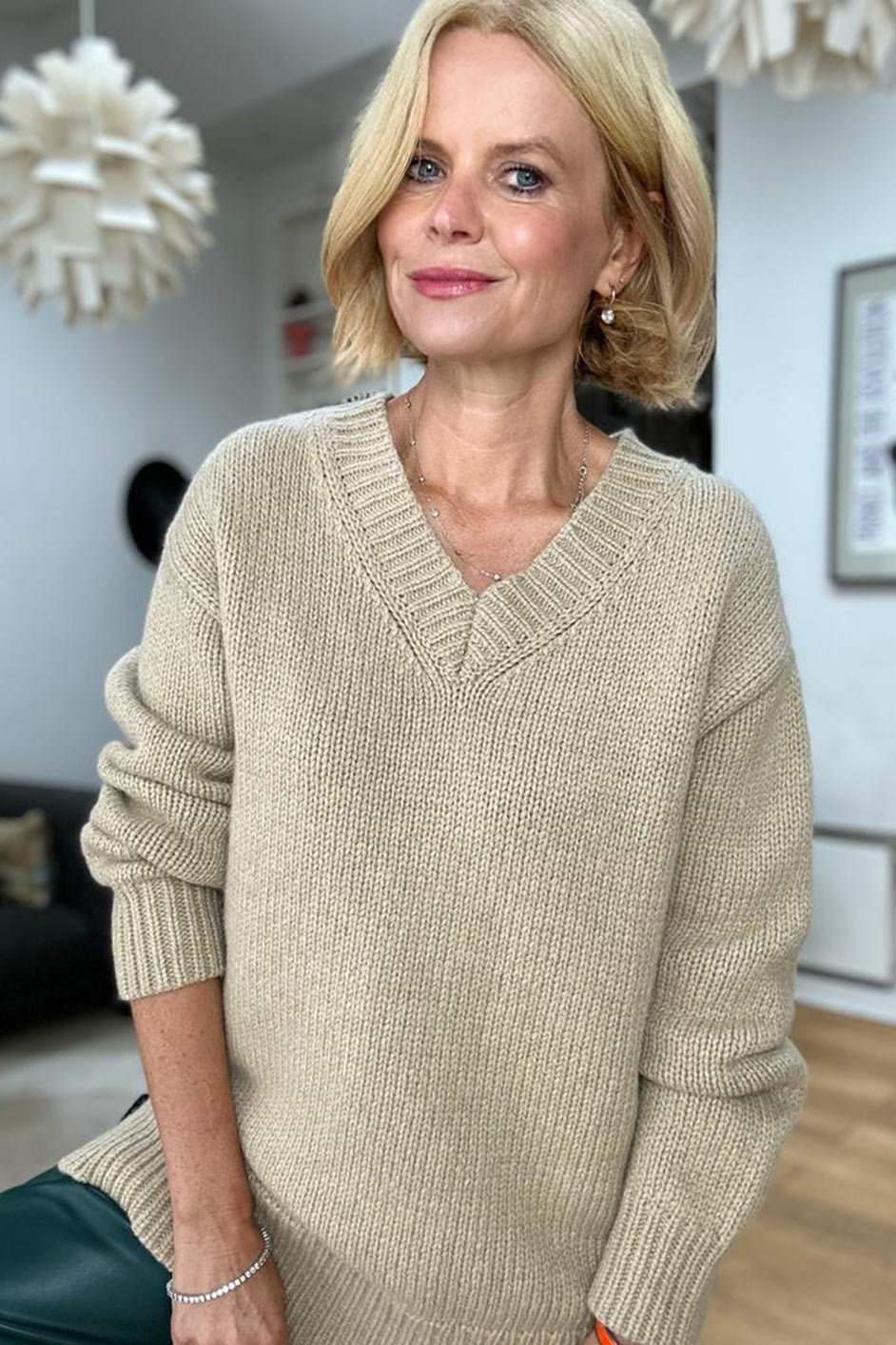 Kelly V Neck Jumper - Beige